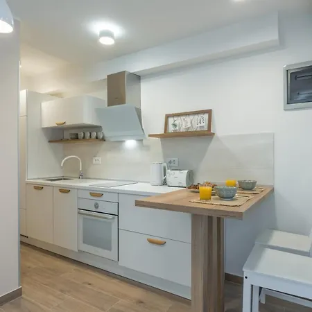 Apartment Norah With Private Parking Pula Exterior photo