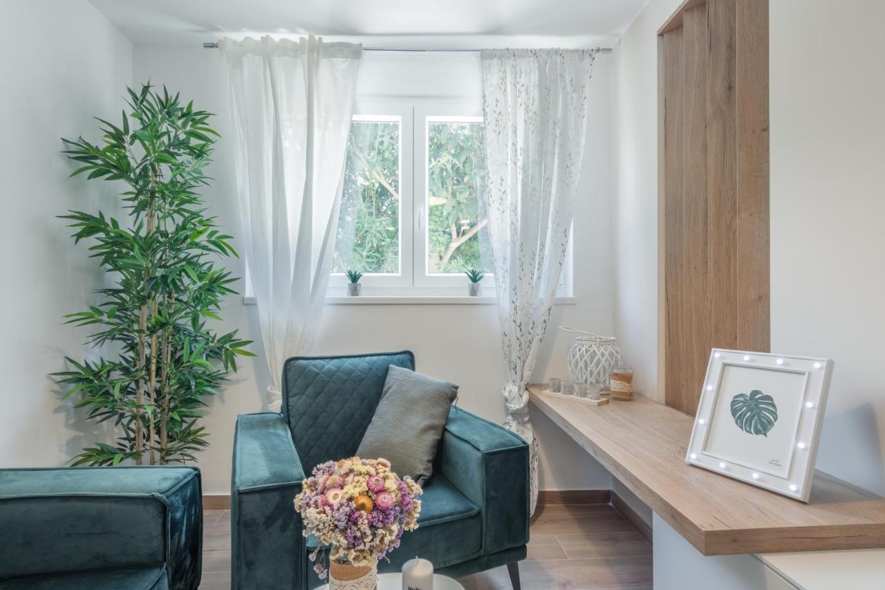 Norah With Private Parking Apartment