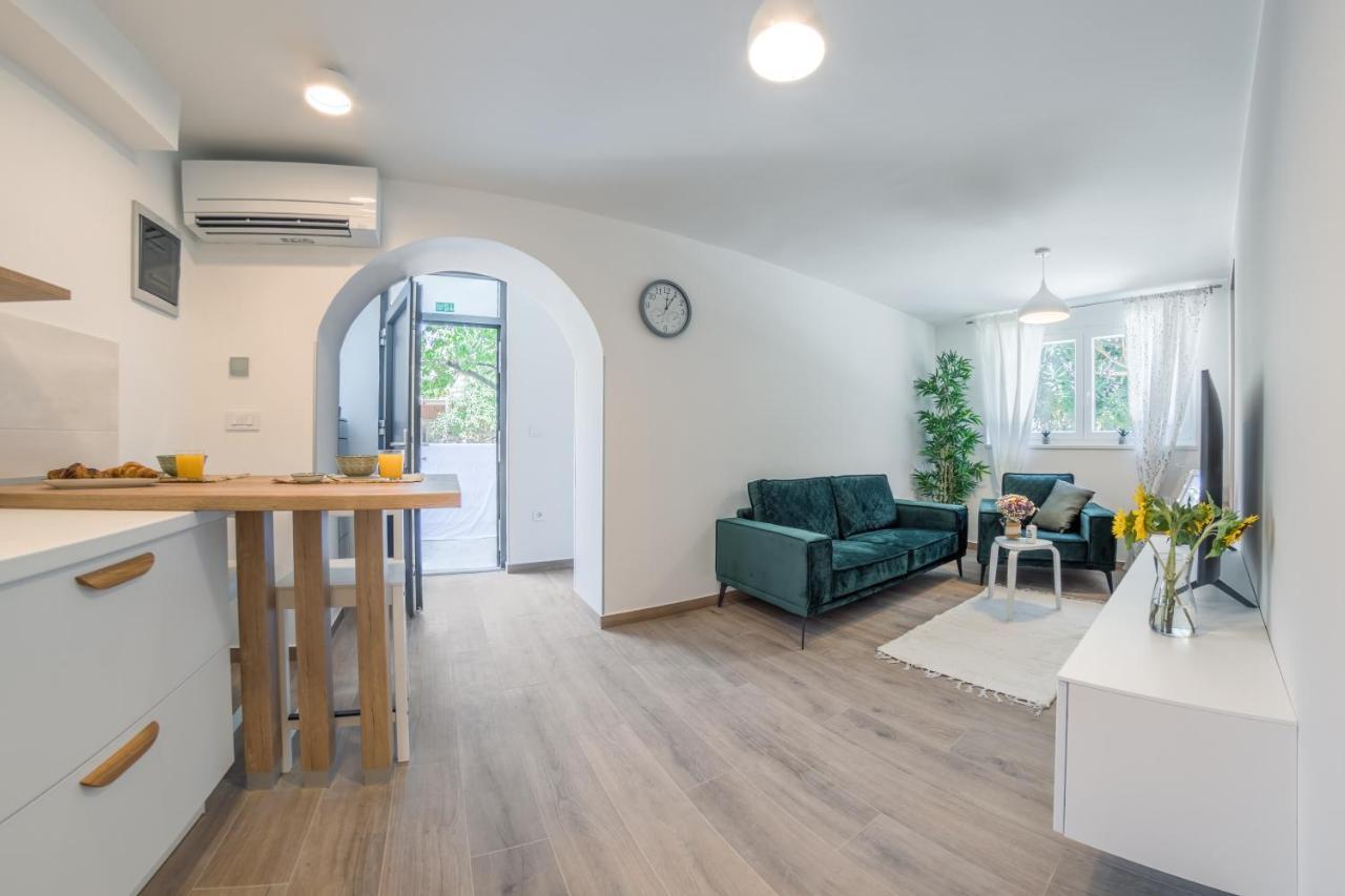 Norah With Private Parking Apartment